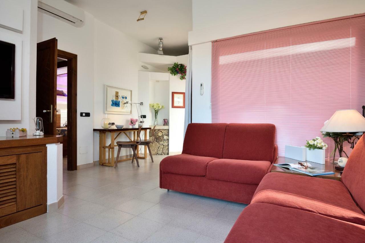 Residence L'Ea Di Lavru - Appartamenti Mono-Bilo-Trilocali Porto San Paolo  Extérieur photo